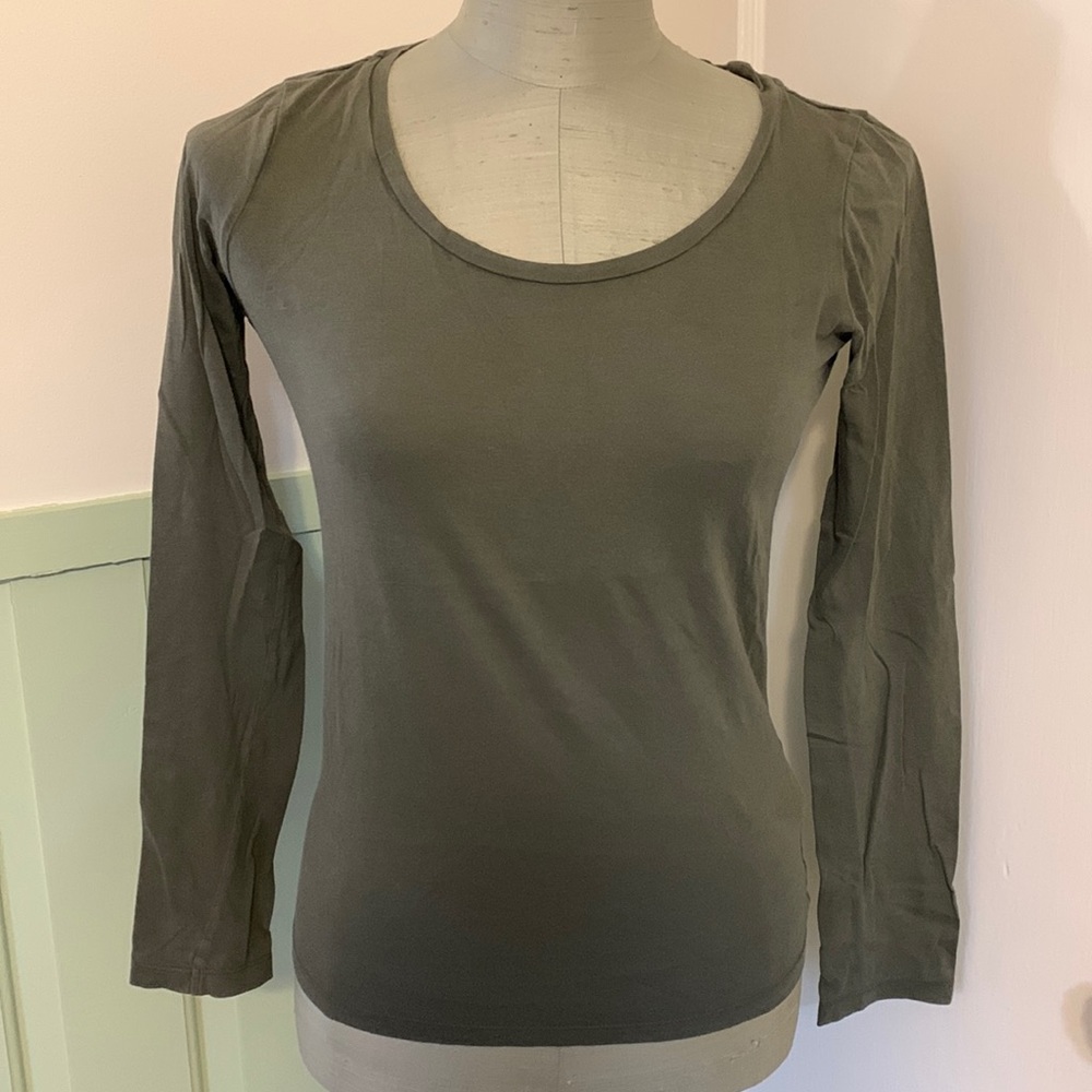 Scoop neck long sleeve